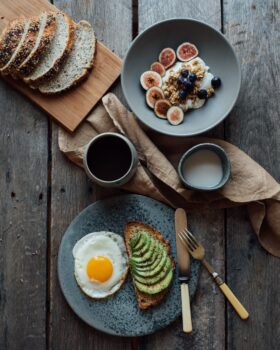 table de petit-déjeuner plaisir