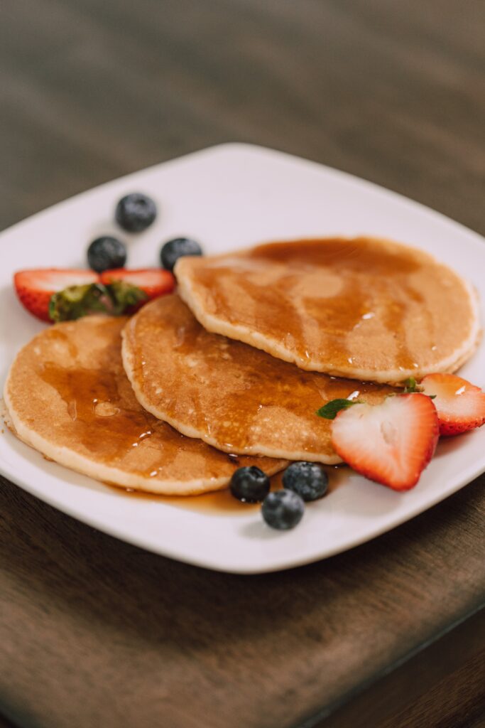 pancakes et fruits